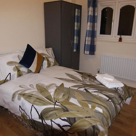 Entire Appartment Near Birmingham City Bagian luar foto