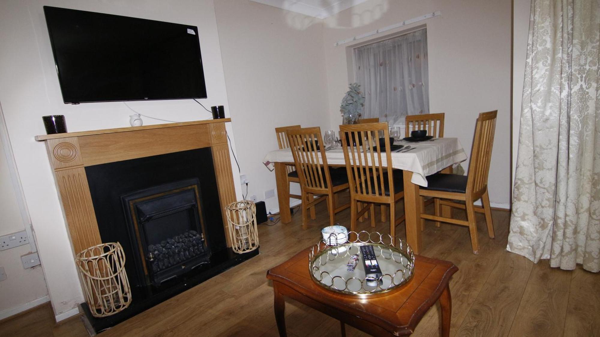 Entire Appartment Near Birmingham City Bagian luar foto